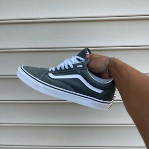 VANS IN FORREST GREEN COLORWAY. CONDITION IS USED, LIGHTLY. SZ 11.5 M.